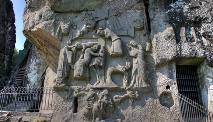 Kreuzabnahme-Relief an den Externsteinen