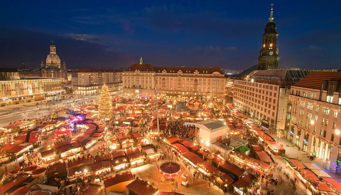 Der Dresdener Striezelmarkt von oben