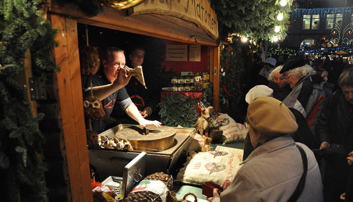 Für das leibliche Wohl ist gesorgt - Der Striezelmarkt in Dresden